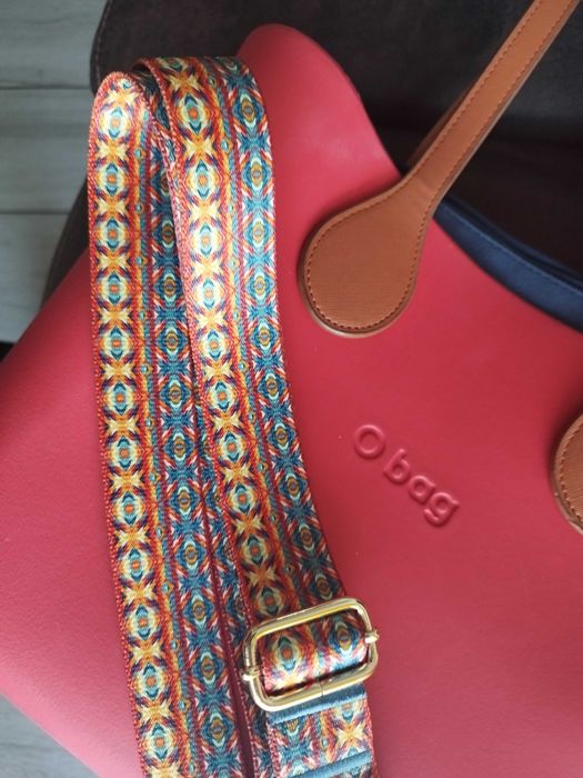 O mini w pięknym odcieniu czerwieni bag