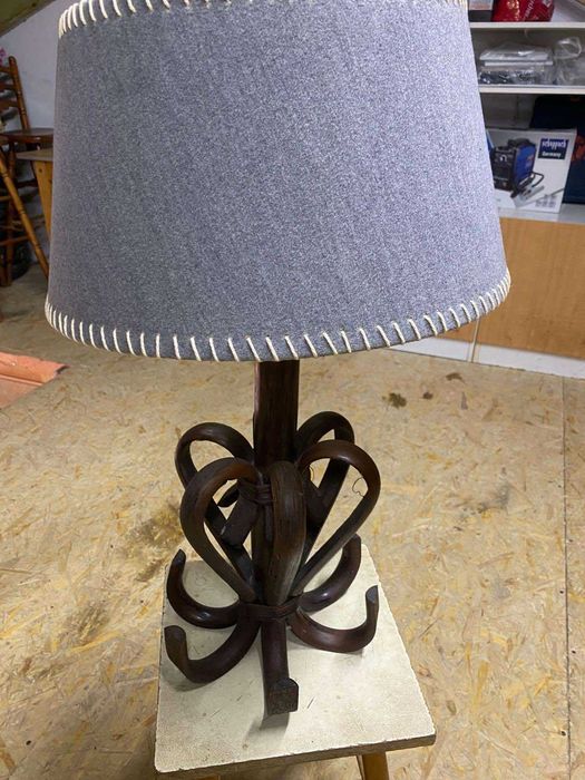 Lampa nocna rattanowa.