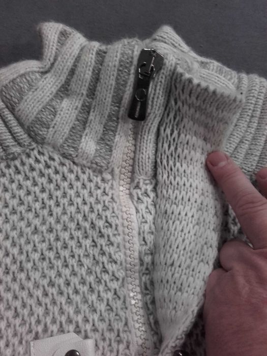Sweter modny. Stan bardzo dobry.
