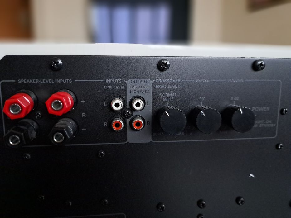 Sunfire HRS-8 сабвуфер Subwoofer Белый рояльный лак. 22÷100Гц/1000 Вт