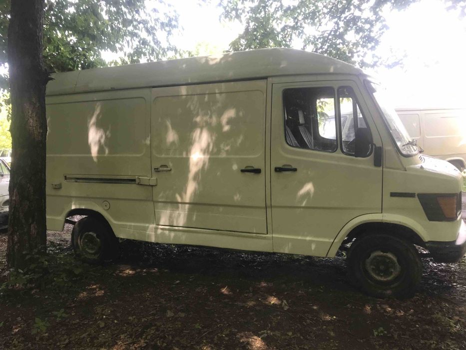 Мерседес 208D 2.3