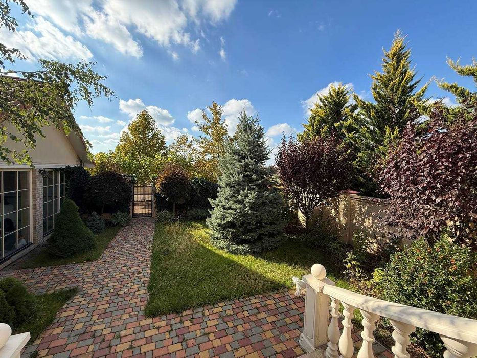 Продам хозяйский дом у моря в Совиньоне — 296 м², закрытый поселок!