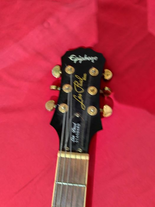 Guitarra les paul + amplificador + pedaleira