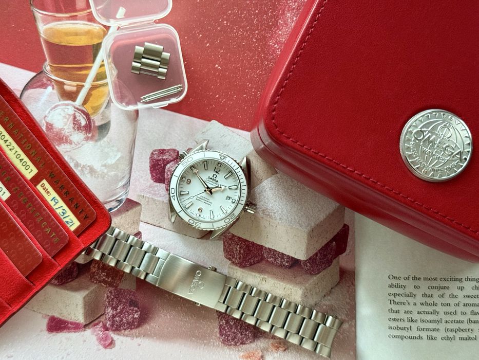 Zegarek Omega Seamaster Planet Ocean 42 mm White Polar - Idealny