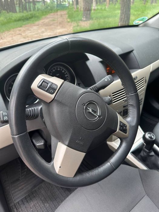 Продам свіжопригнаний Opel Astra H