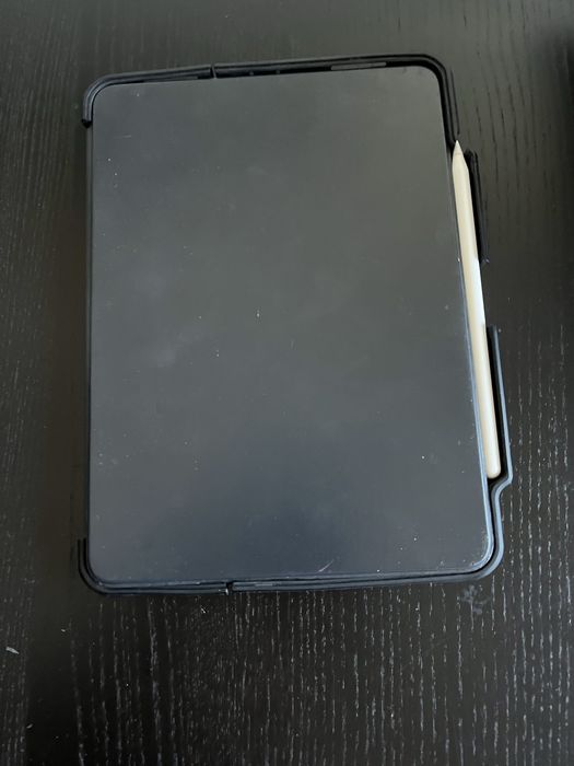 Vendo capa protetora  ou teclado para iPad Pro 11’’ e ipad pro 12.9’’