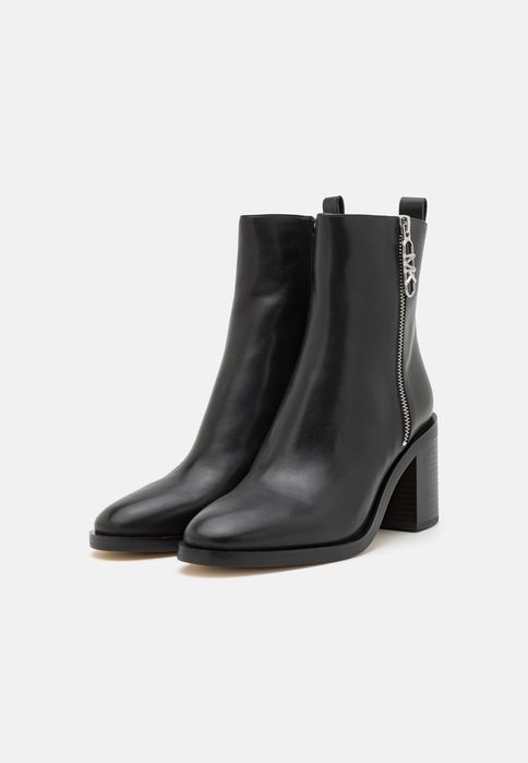 Botki z ozdobnym zamkiem Michael Kors 35,5