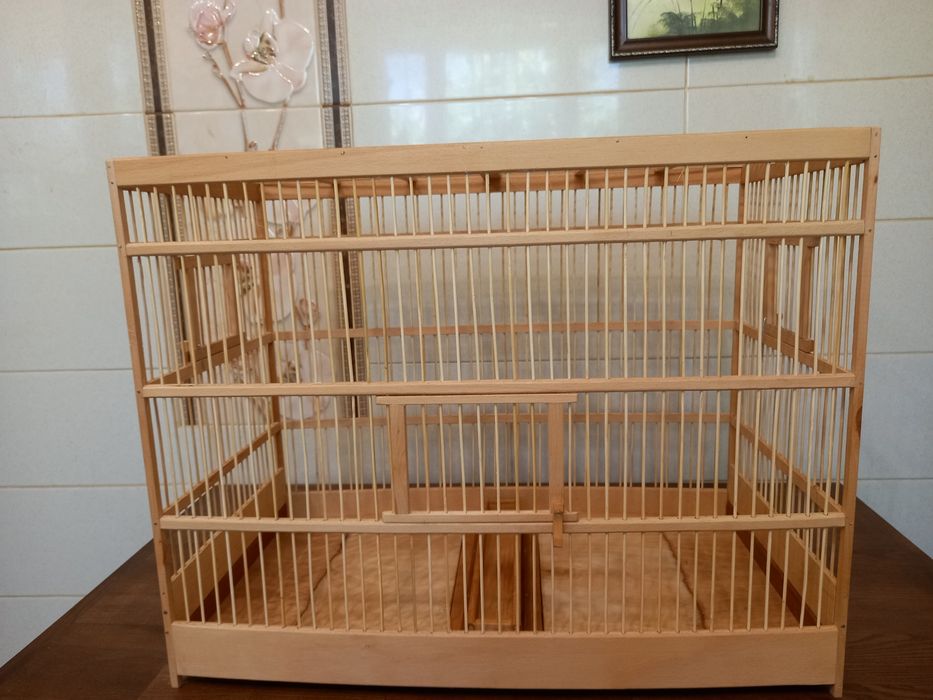 Деревянные клетки для  птиц