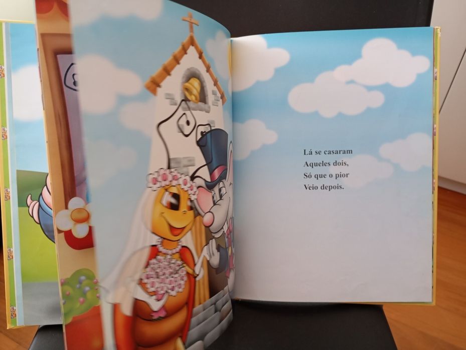 Livro " A carochinha e o João ratão"