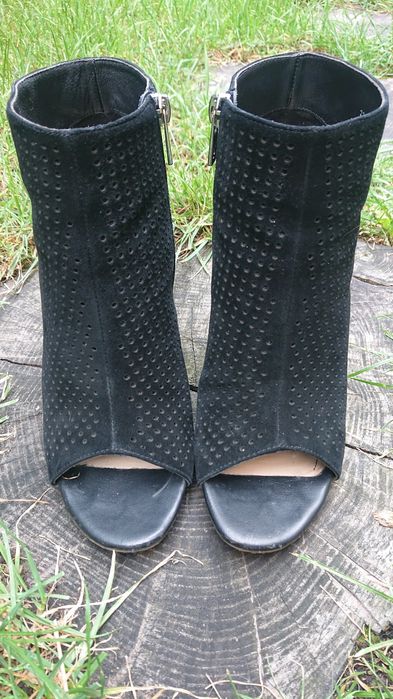 Kazar czarne zamszowe botki sandałki szpilki. Venezia.