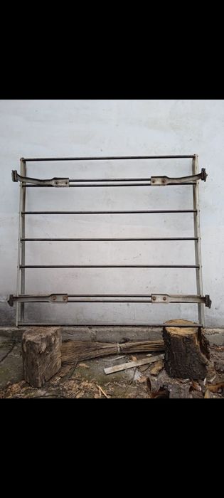 Мощный багажник на крышу,регулируется ширина крыши