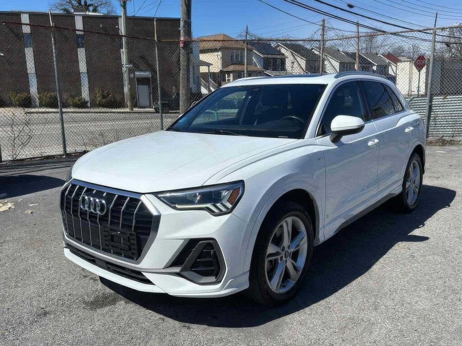 Audi Q3      2022
