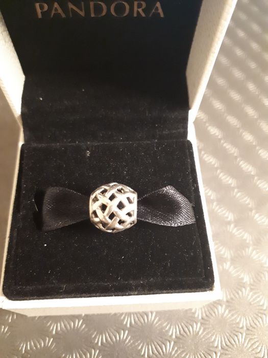 charms Pandora kratka