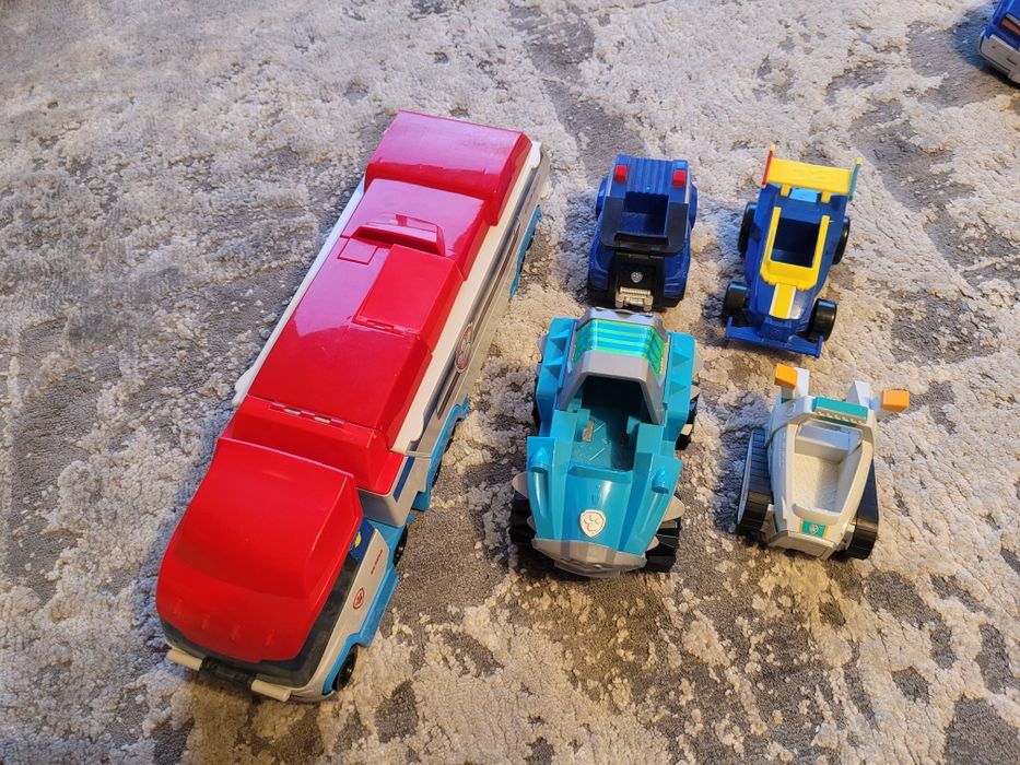 Patrolowiec i zestaw samochodow psi patrol