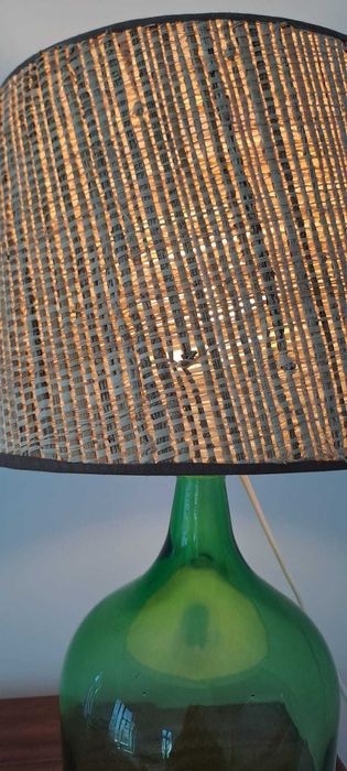 Candeeiro garrafão verde com abajour