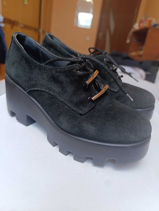 Замшеві туфлі на тракторній підошві 36 р