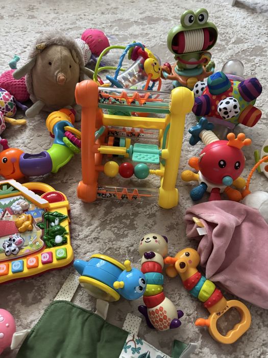 Іграшки для малюка 0+