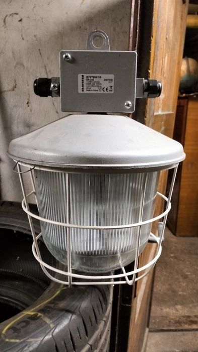 Lampa przemysłowa nowa.
