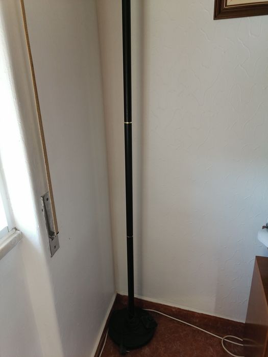 Candeeiro de pé alto