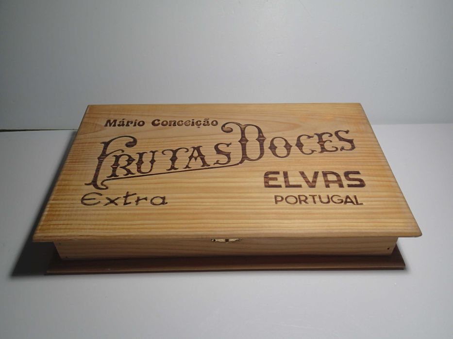 Caixa antiga em Madeira para Transporte de frutas secas