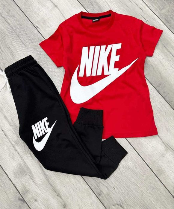 Komplet nike koszulka spodnie 110 116