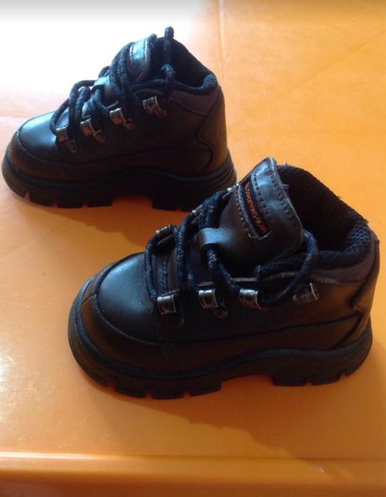 Продам детские ботиночки кроссовки Nike asg