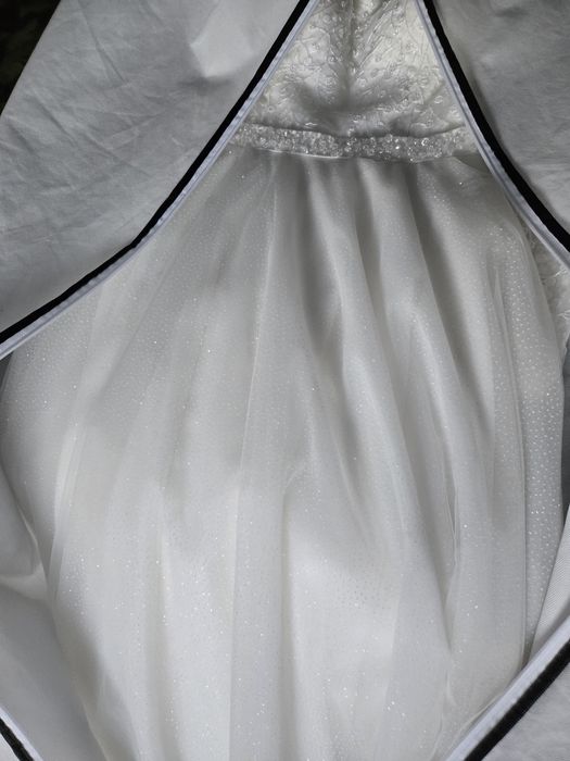 Весільна сукня айворі