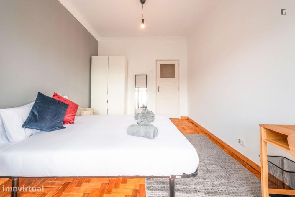Quarto - localizado em Telheiras Lisbon
