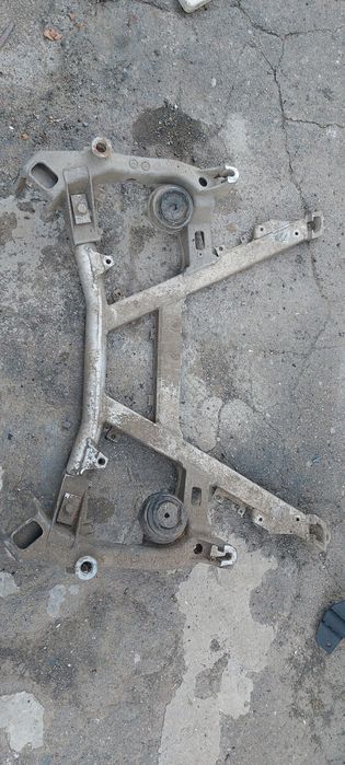 Продам подрамник Bmw e39