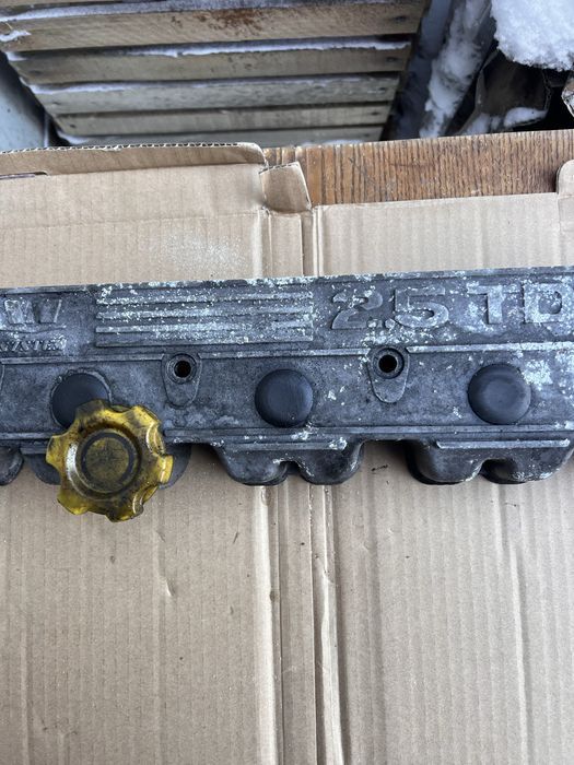 Клапанная крышка Jeep Cherokee 1984-2001 2.5 Chrysler Voyager dodje ra