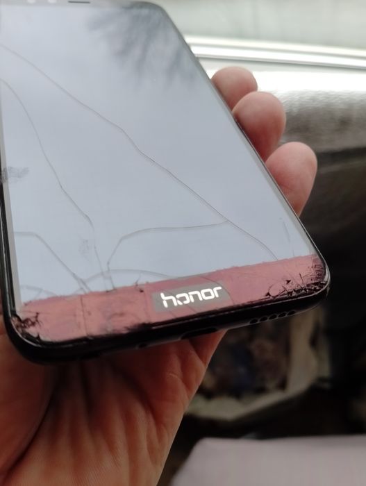 Дешевий робочий телефон для дзвінків або на відновлення