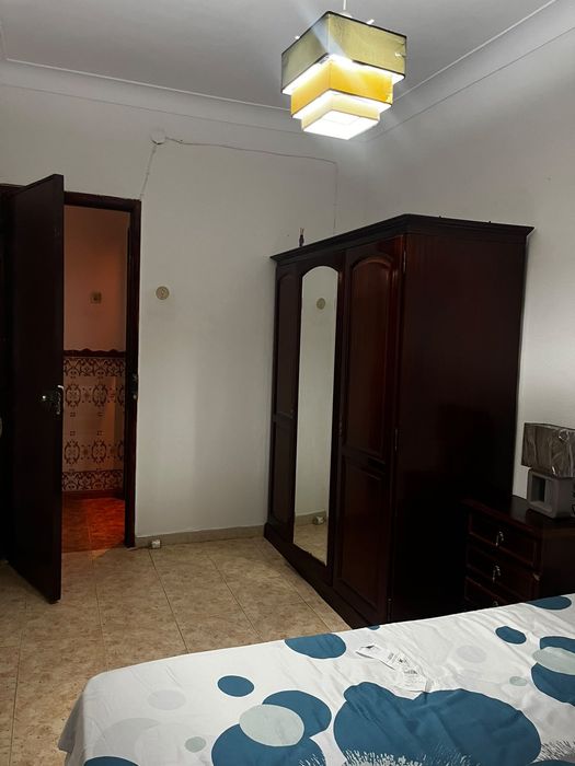 1 Quarto para casal & 1 quarto pra solteiro arrendar