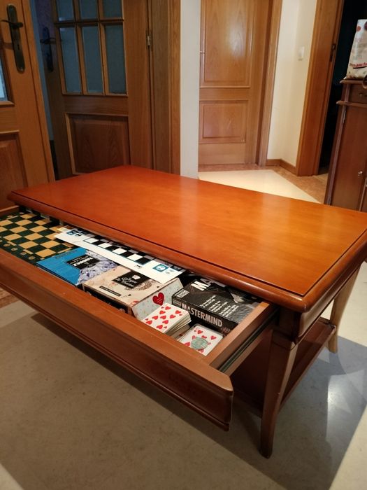 Mesa de sala em cerejeira .