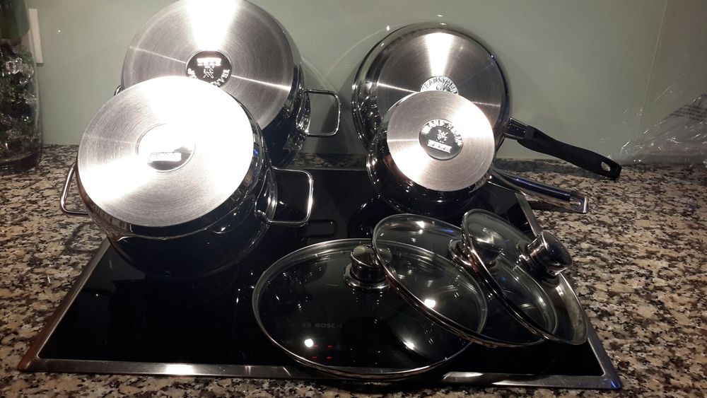 Conjunto de panelas novas para indução