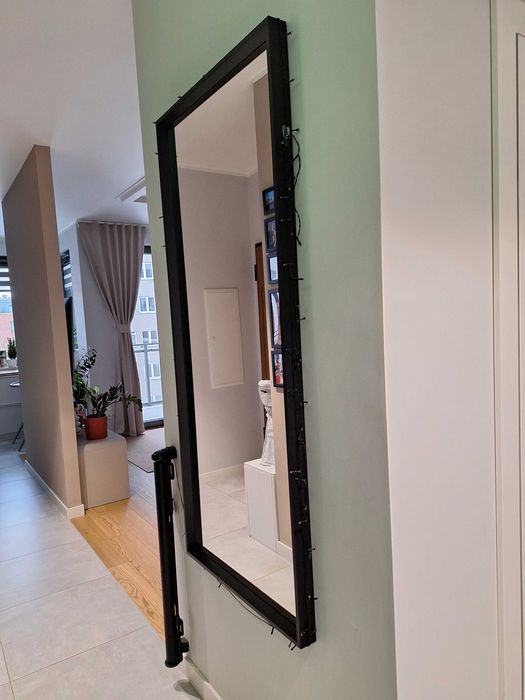 Lustro wiszące w czarnej ramie 150×65cm