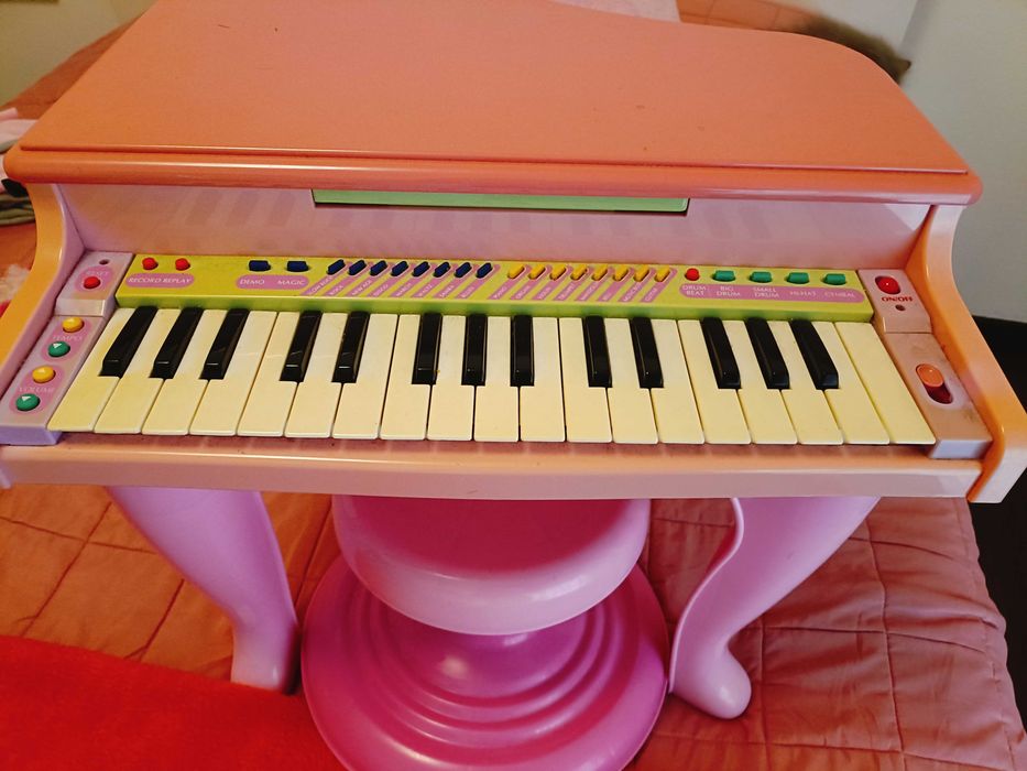 Piano rosa de menina