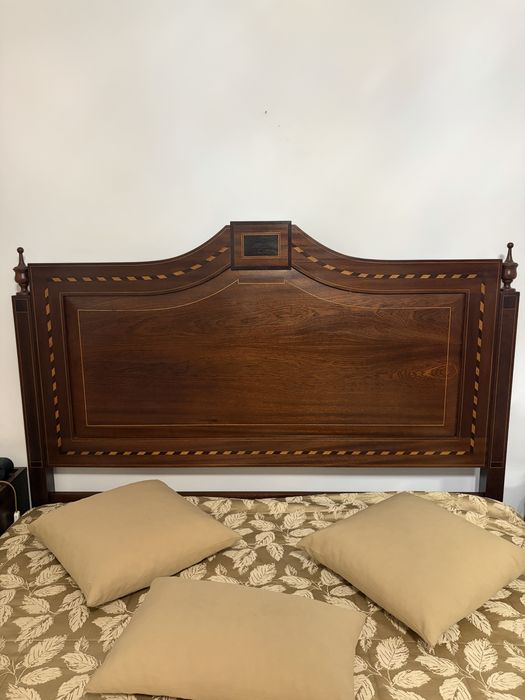 Cama de Casal Estilo D. Maria I em Madeira Nobre com Marquetaria