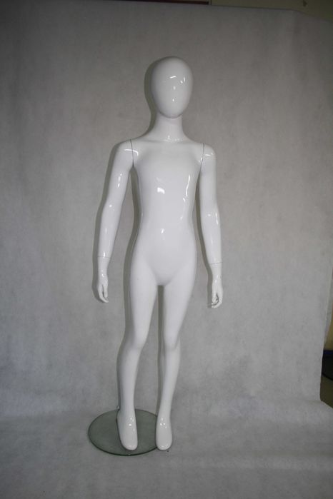 Całopostaciowy manekin dzieciecy