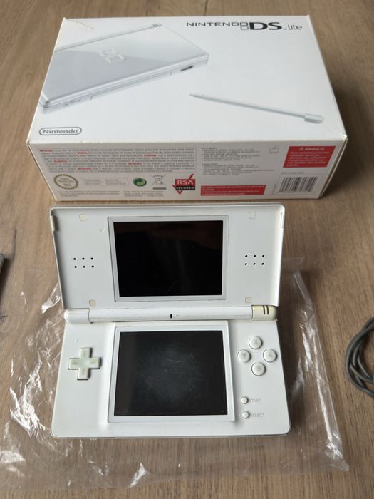 Nintendo DS Lite branca em caixa c/ carregador