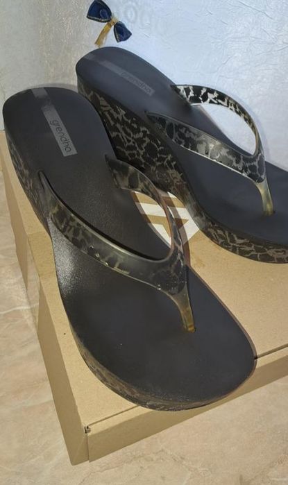 Жіноча обувь в гарному стані