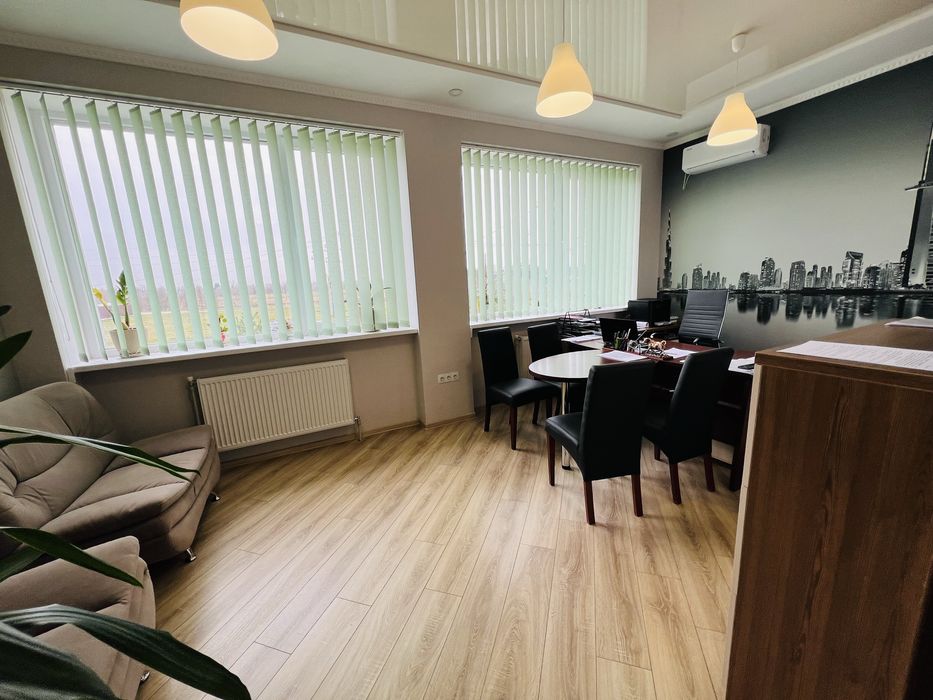 Продаж! Діючий офісний будинок 863м2 з ремонтом + земля 11.6 сот