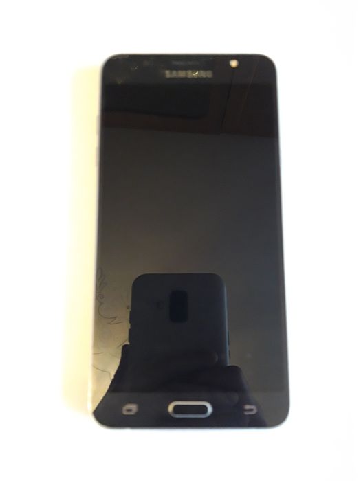 Samsung J7 2016 black.