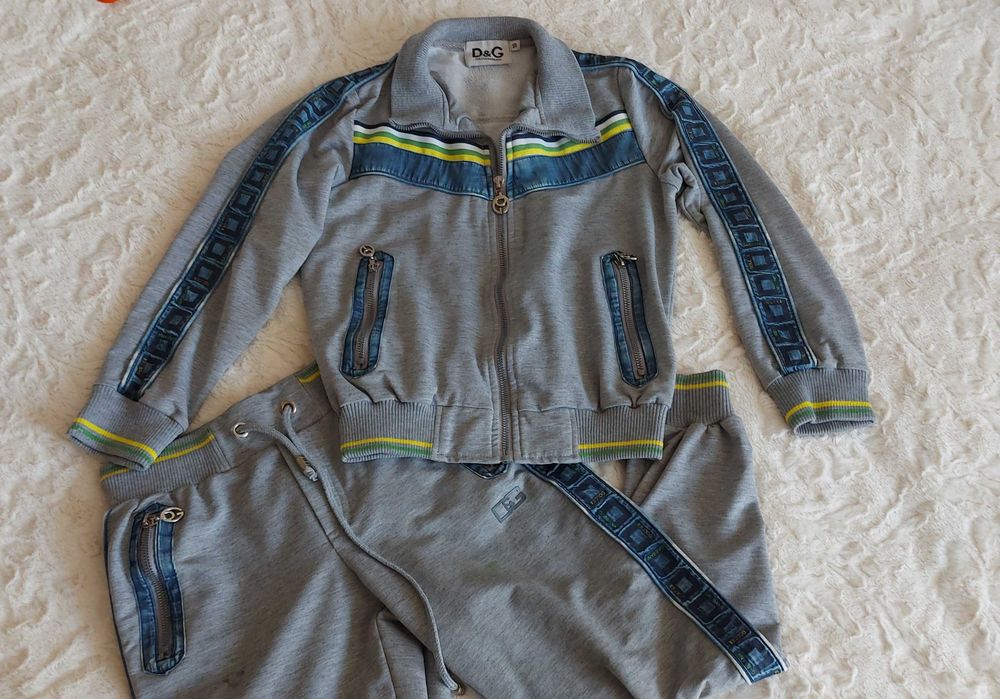 Костюм спортивный на 6-8 лет