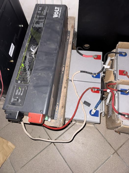 Комплект: безперебійник volt+4 гелієві акумулятори по 6 кВт кожен