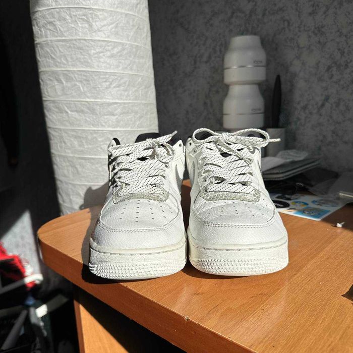 Оригінальні кросівки Nike Air Force 1 Low у відмінному стані.