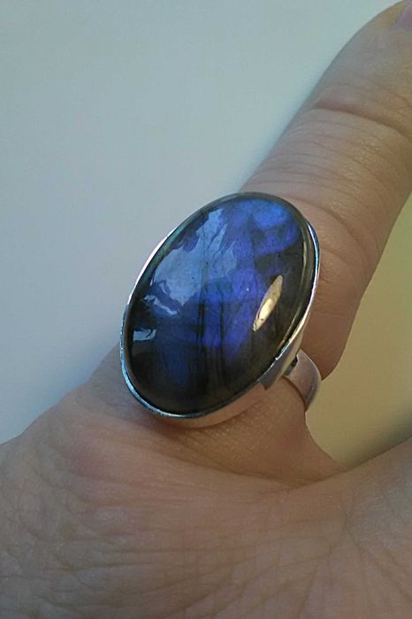 Pierścionek srebrny z labradorytem