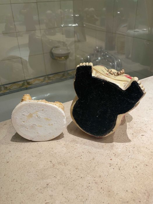 Conjunto de 2 estatuetas de monges budistas