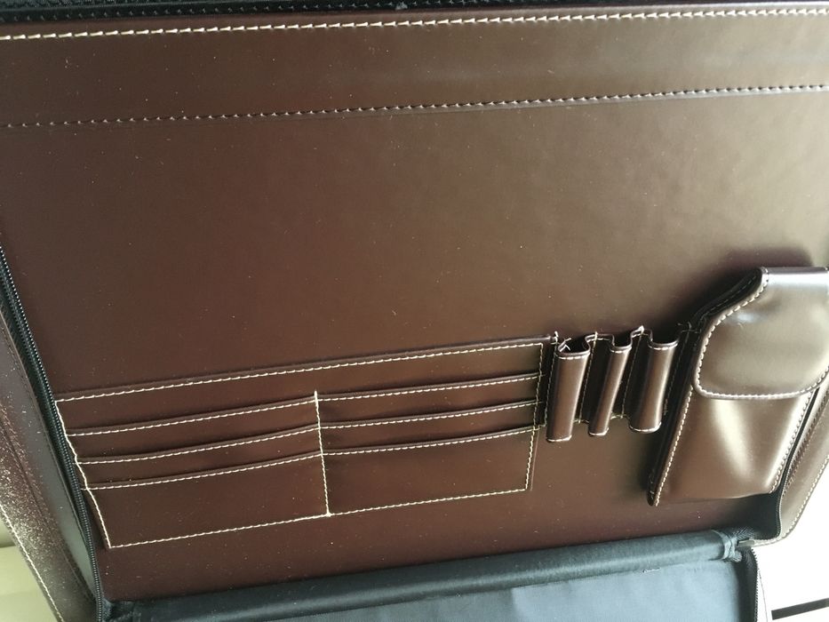 Pasta castanha de couro