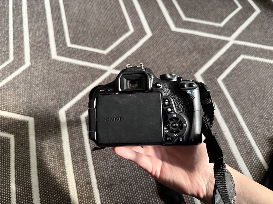 Фотоапарат Canon EOS 600d