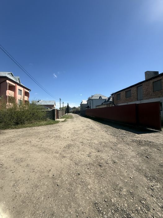 Продається земельна ділянка 10 соток.